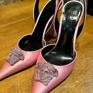 Versace★素敵!Pink & Silver Medusa 100% Leather Heeled s_wp_62c6468081a36c9726b92c5a.webp